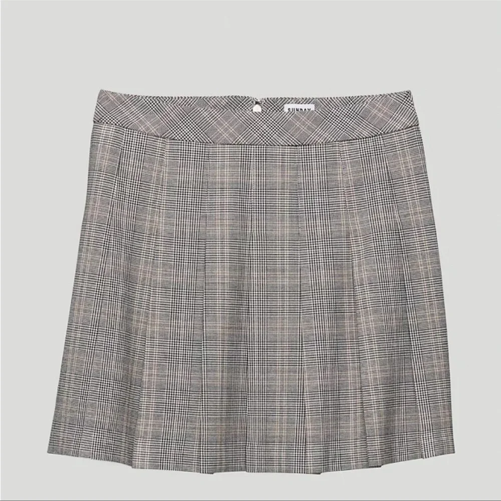 Aritzia Sunday Best Olive Mini Skirt - Picture 3 of 7